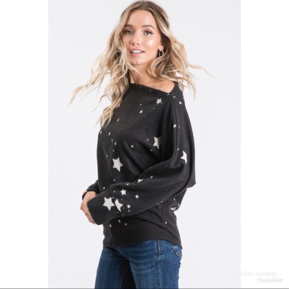 ⭐️LAST ONE! ⭐️Off Shoulder Star Sweater Top - Picture 6 of 10